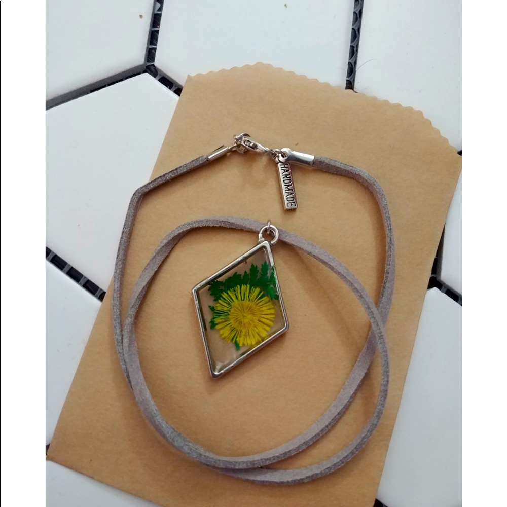Resin pendant necklace diamond